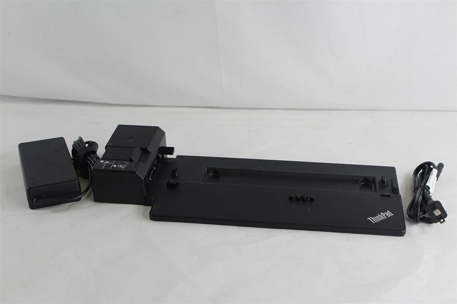 Lenovo USA ThinkPad Ultra Docking Station (P/N; 40AJ0135US ) For P52s, L580, L480, T580, P580p, T480s, T480, X1 Carbon Gen 6, X280 (Renewed) - Image 2
