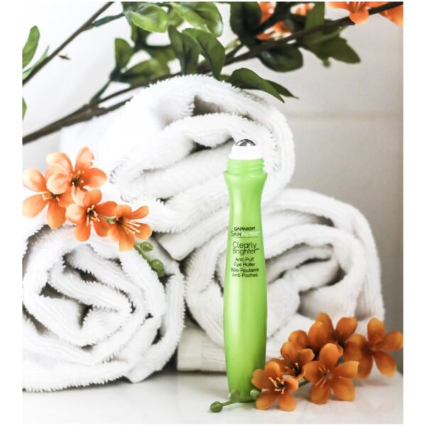 Garnier Clearly Brighter Anti-Puff Eye Roller, Dark Circles Under Eye Treatment with Caffeine and Vitamin C, 0.5 Fl Oz (15mL), 1 Count (Packaging May Vary) - Image 4